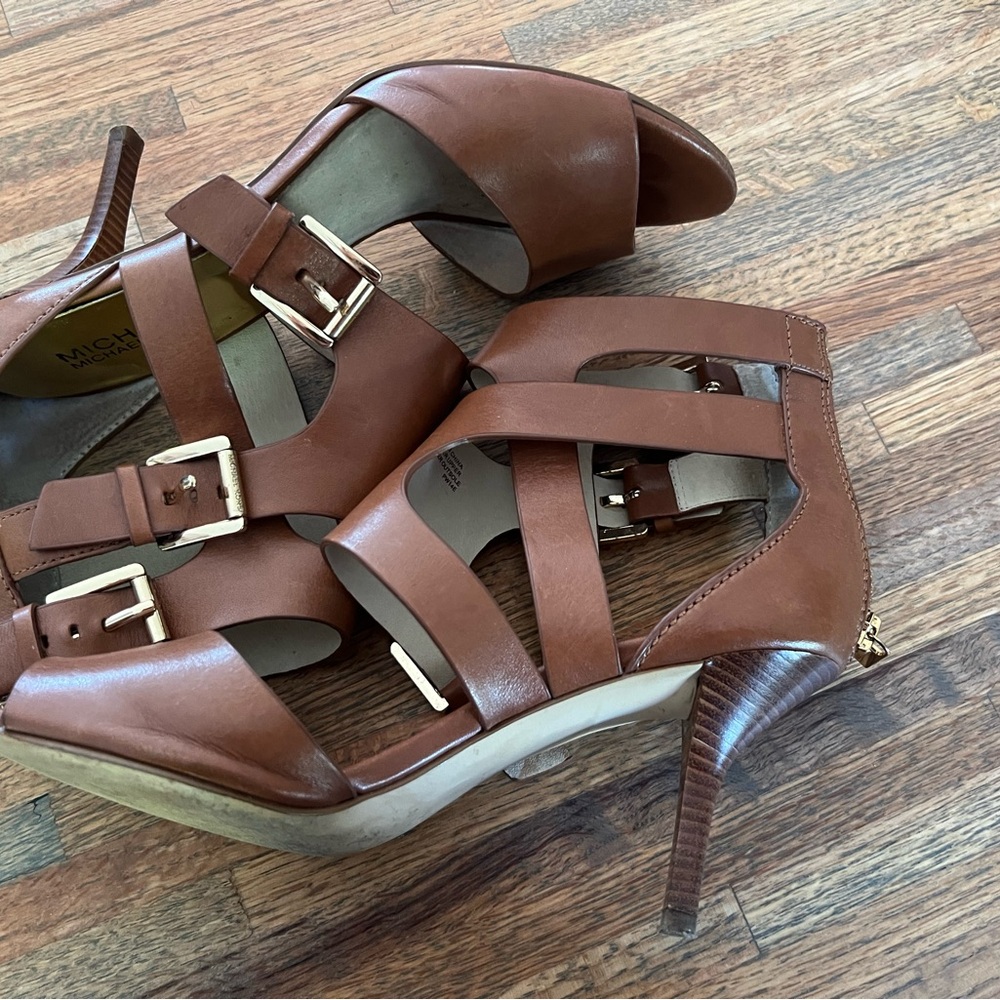 Michael Kors Lucinda Saddle Tan Leather Strappy Heels Gold Buckle Heels 9M GUC